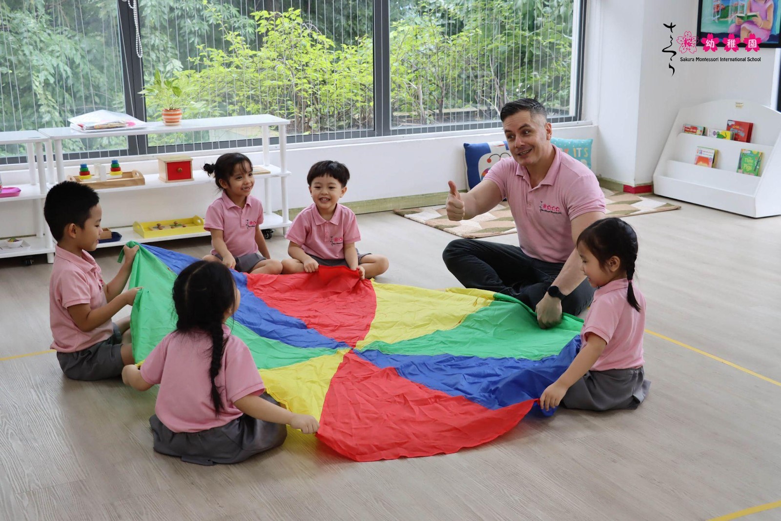 Phát triển kỹ năng giao tiếp là nguyên tắc quan trọng trong quá trình nuôi dạy con theo phương pháp Montessori